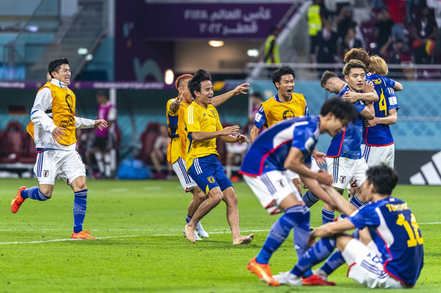 ドイツ戦勝利に沸く日本の選手たち　©Takuya Sugiyama/JMPA