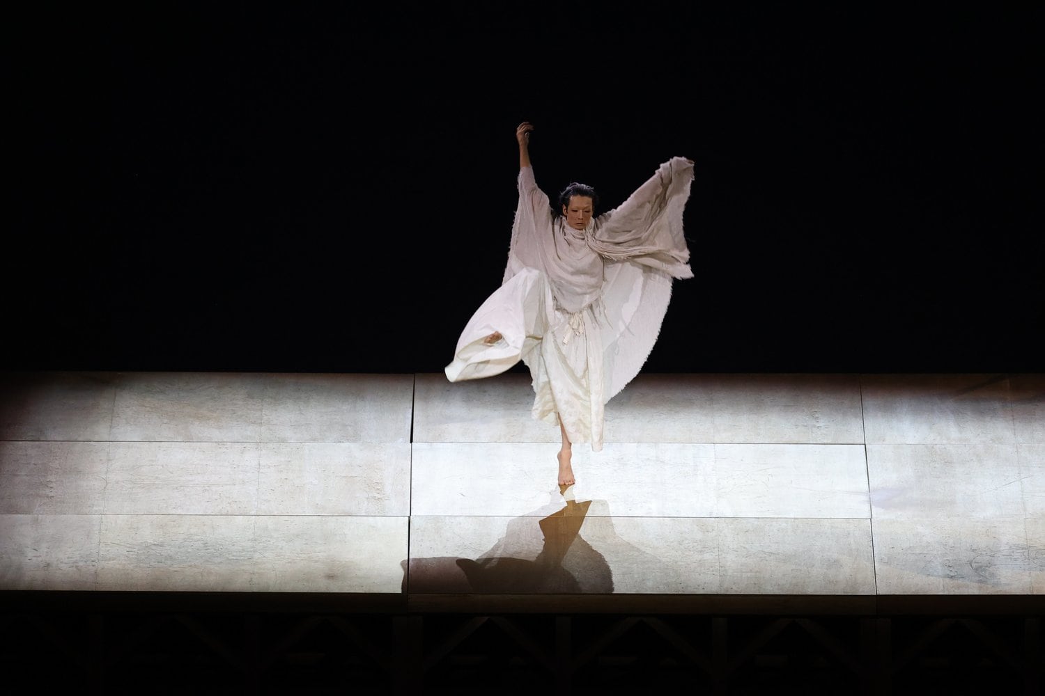 ダンスパフォーマンスを披露した森山未來　©JMPA