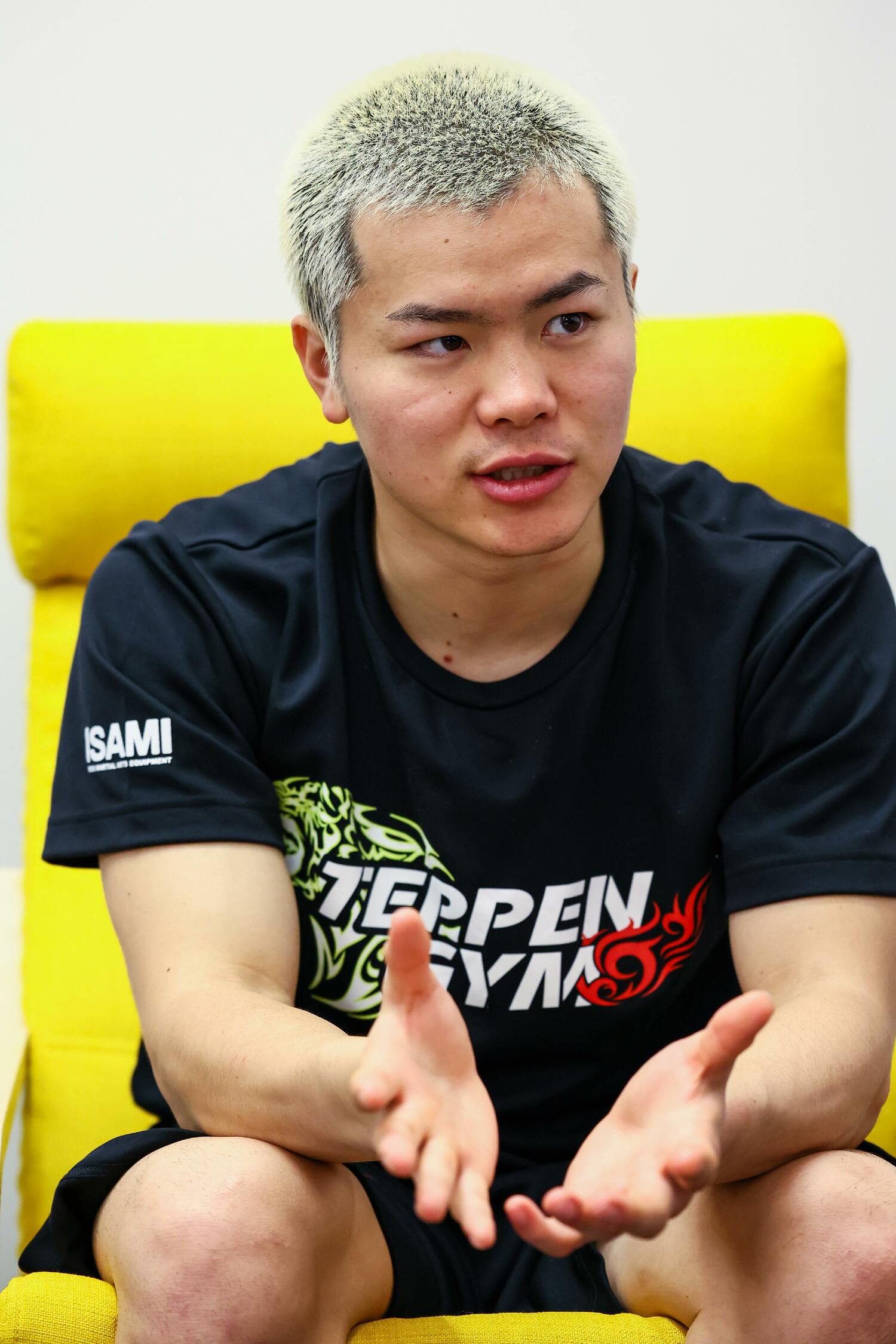 真剣な表情で質問に答える那須川天心　©Susumu Nagao