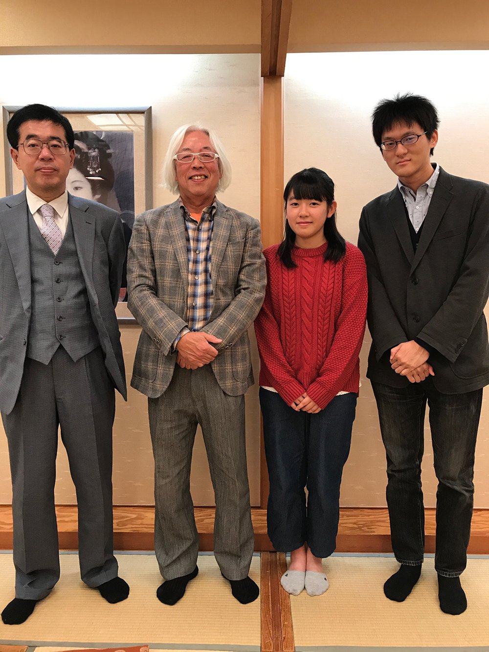 田丸昇九段門下。左端が櫛田陽一七段、右端が井出五段、その左が小高さん（2017年撮影）　©Noboru Tamaru