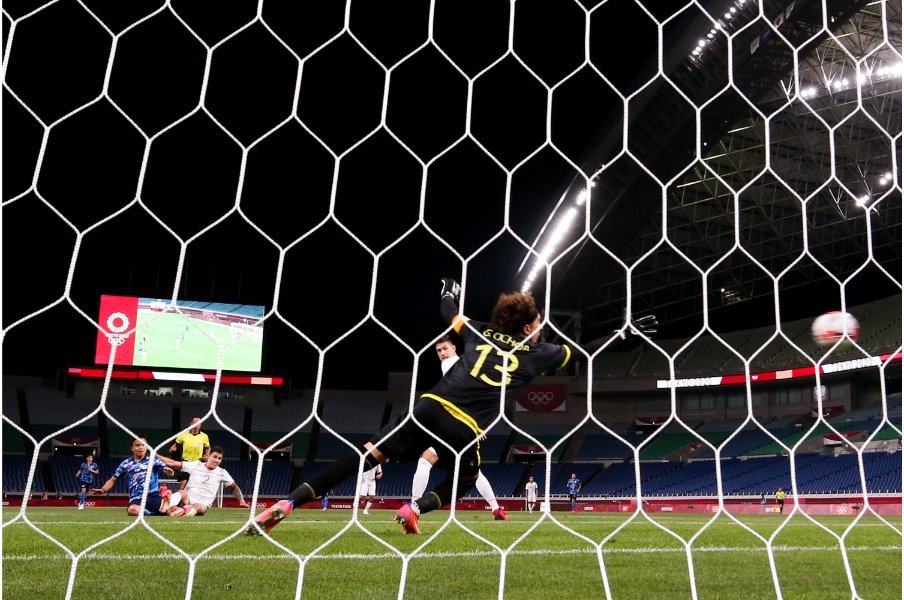 久保建英 堂安選手が左手で Wエース弾でメキシコ撃破 インタビュアー内田篤人が吉田麻也に ちゃんとやって とツッコめるほど好ムード 五輪サッカー男子 サッカー Number Web ナンバー 久保建英 堂安選手が左手で Wエース弾でメキシコ撃破 インタビュアー内田篤人が吉田麻也に ちゃんとやって とツッコめるほど好ムード 五輪サッカー男子 サッカー Number Web ナンバー