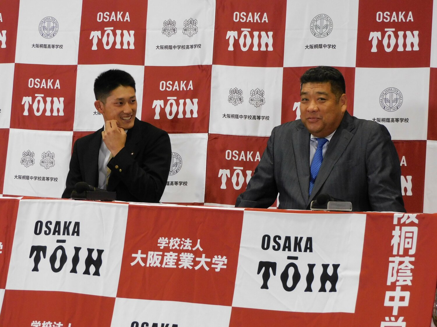 西谷監督と笑顔の松尾　©Jun Aida