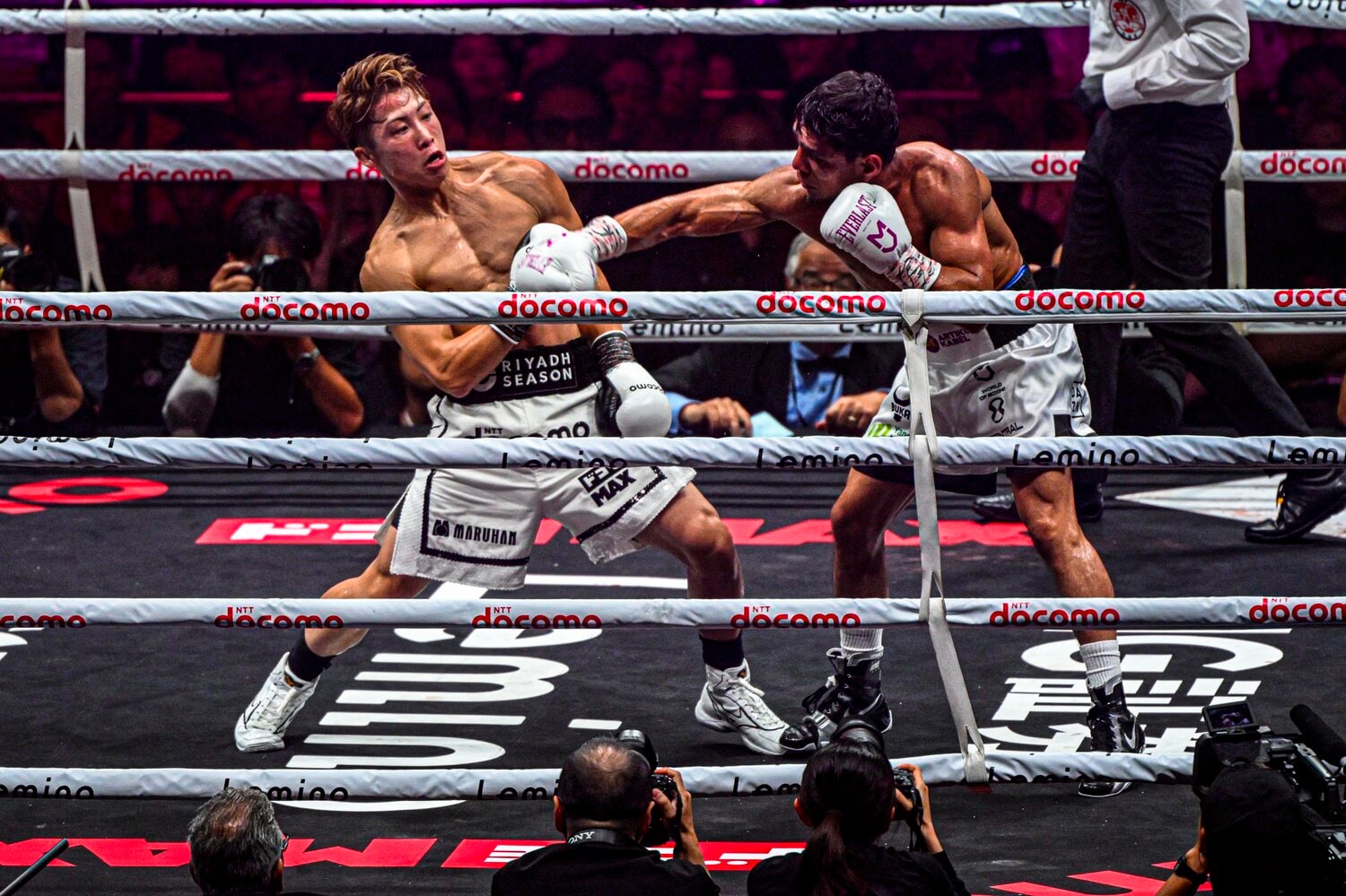 2025年9月14日 スーパーバンタム級4団体王座防衛戦でムロジョン・アフマダリエフに勝利 ©Takuya Sugiyama