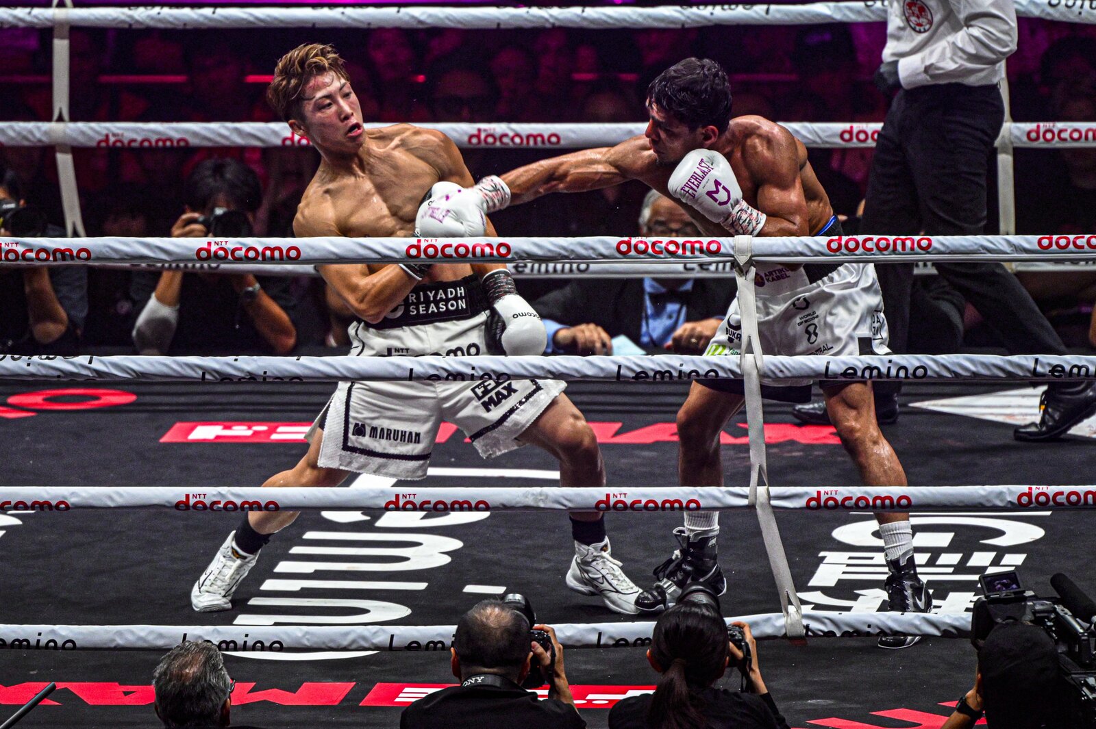 2025年9月14日 スーパーバンタム級4団体王座防衛戦でムロジョン・アフマダリエフに勝利 ©Takuya Sugiyama