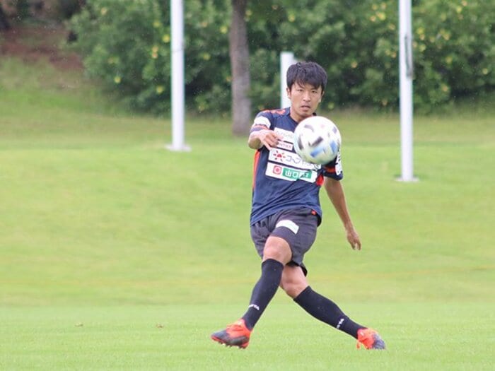 J2山口・佐藤健太郎、400試合出場へ。財前&宮沢に学んだ“理想の先輩像”。<Number Web> photograph by RENOFA YAMAGUCHI FC