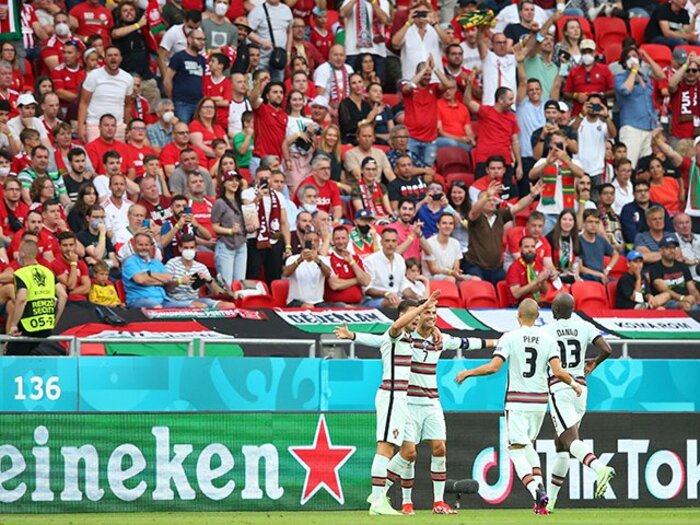 EUROで「観衆5万5662人」ハンガリーが“満員OKな理由” ワクチン接種率の高さと…【クリロナはプラティニ超え弾】＜Number Web＞ photograph by Getty Images