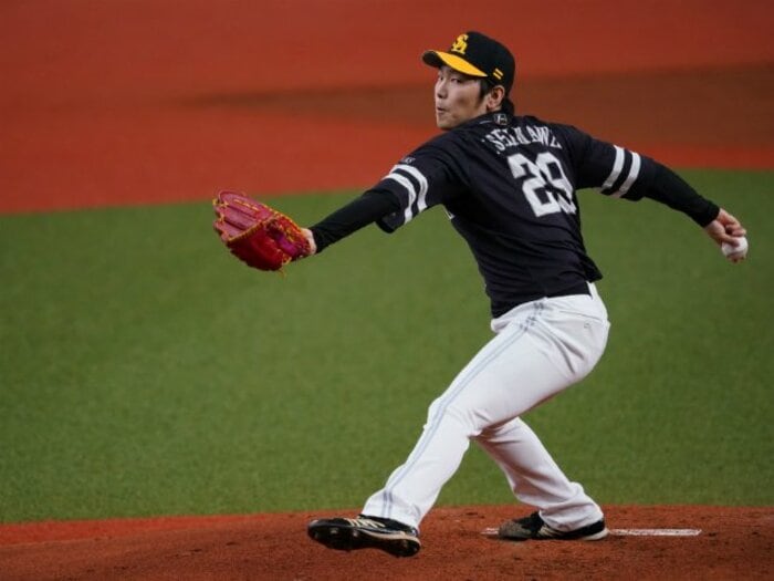 巨人、ソフトバンクの“真っ直ぐ”が打てない衝撃 「リアルにロッテより弱い」の声も…<Number Web> photograph by Hideki Sugiyama