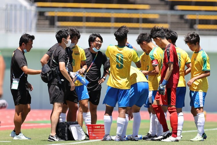 隠れてトイレの水を飲んだ」低迷していた名門校…帝京高サッカー部“最後