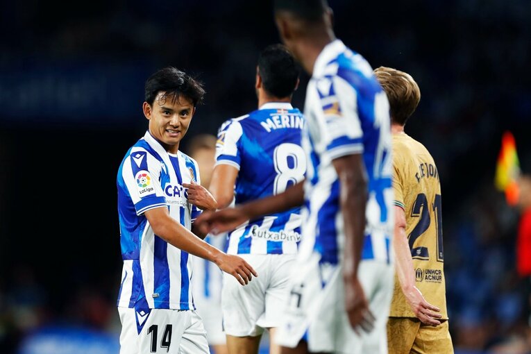 久保建英は「2ケタ得点」狙えるのでは…名手シルバと“精度の差”はあれど、カメラマンが感じたワケ〈バルサ戦好守で同点弾の起点〉(32)