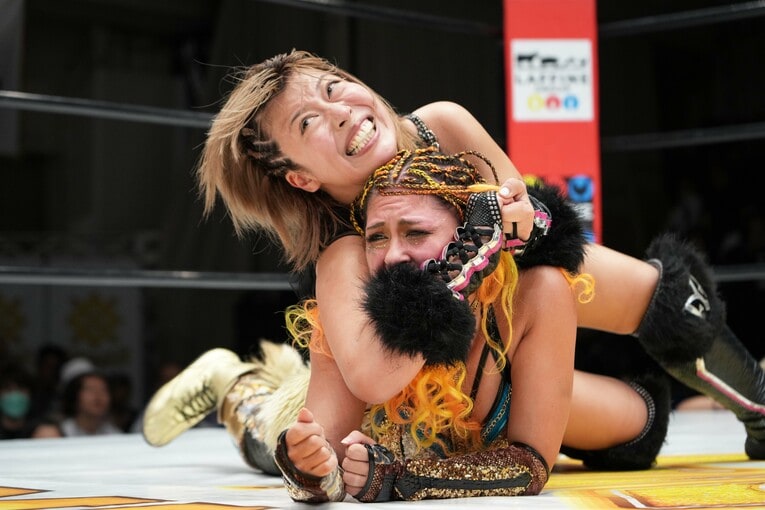 STFでジュリアを攻める桜井麻衣　©Essei Hara