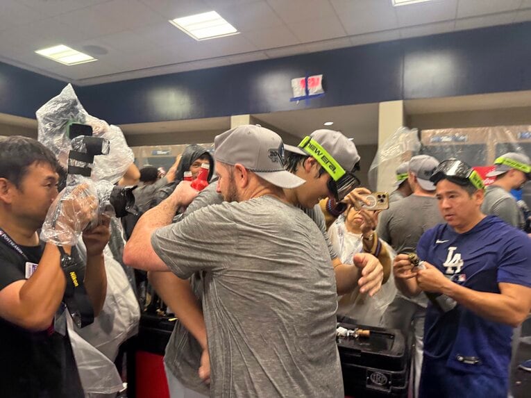 「テレビに映らない」大谷翔平とドジャースのシャンパンファイト＆ポストシーズン舞台裏を見る（画像は右に続きます）　©Naoyuki Yanagihara