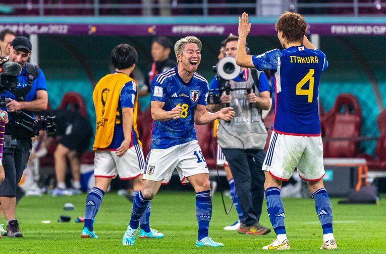 カタールW杯ドイツ戦の勝利に貢献し、笑顔の浅野拓磨　©︎Takuya Sugiyama/JMPA