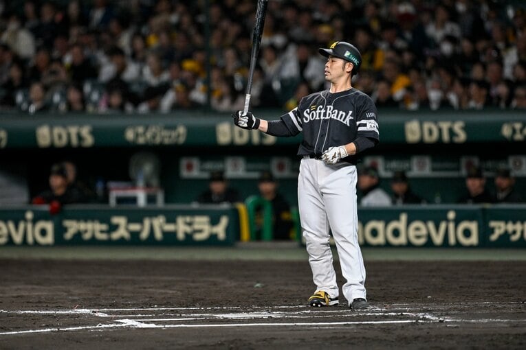 第4戦、6回に早くも切り札・近藤が代打に送られる　©Nanae Suzuki