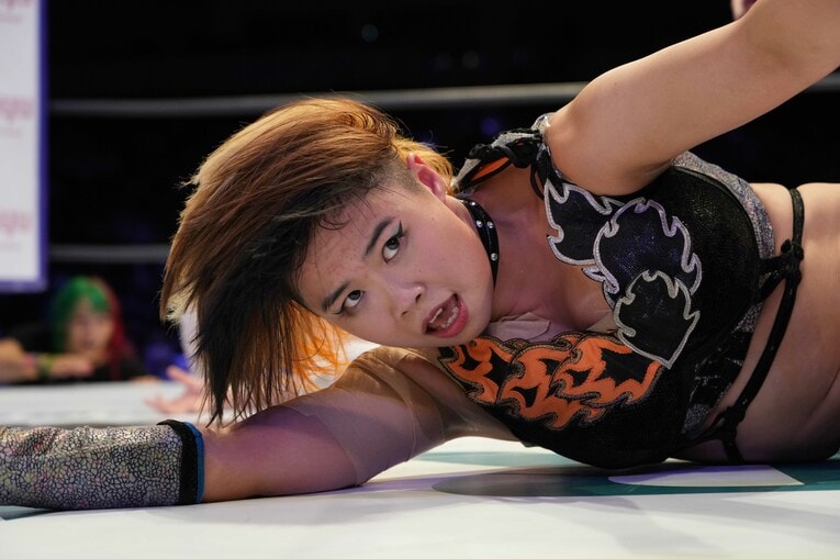 安納サオリvsMIRAI　©Essei Hara