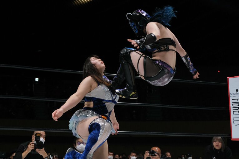 〈スターダム〉“永遠のライバル”キッドとAZMがついに激突…王座戦3wayマッチを前にAZM「同じリングにいるだけで楽しい」(25)